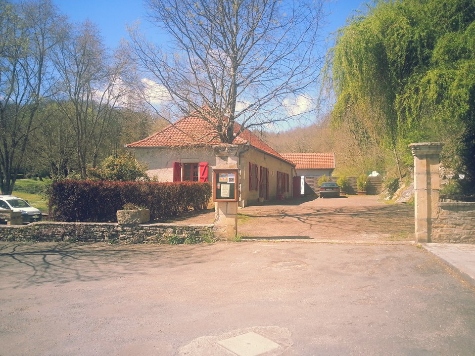 Toilettes Publiques de Nuzejouls  France Occitanie Lot Nuzéjouls 46150