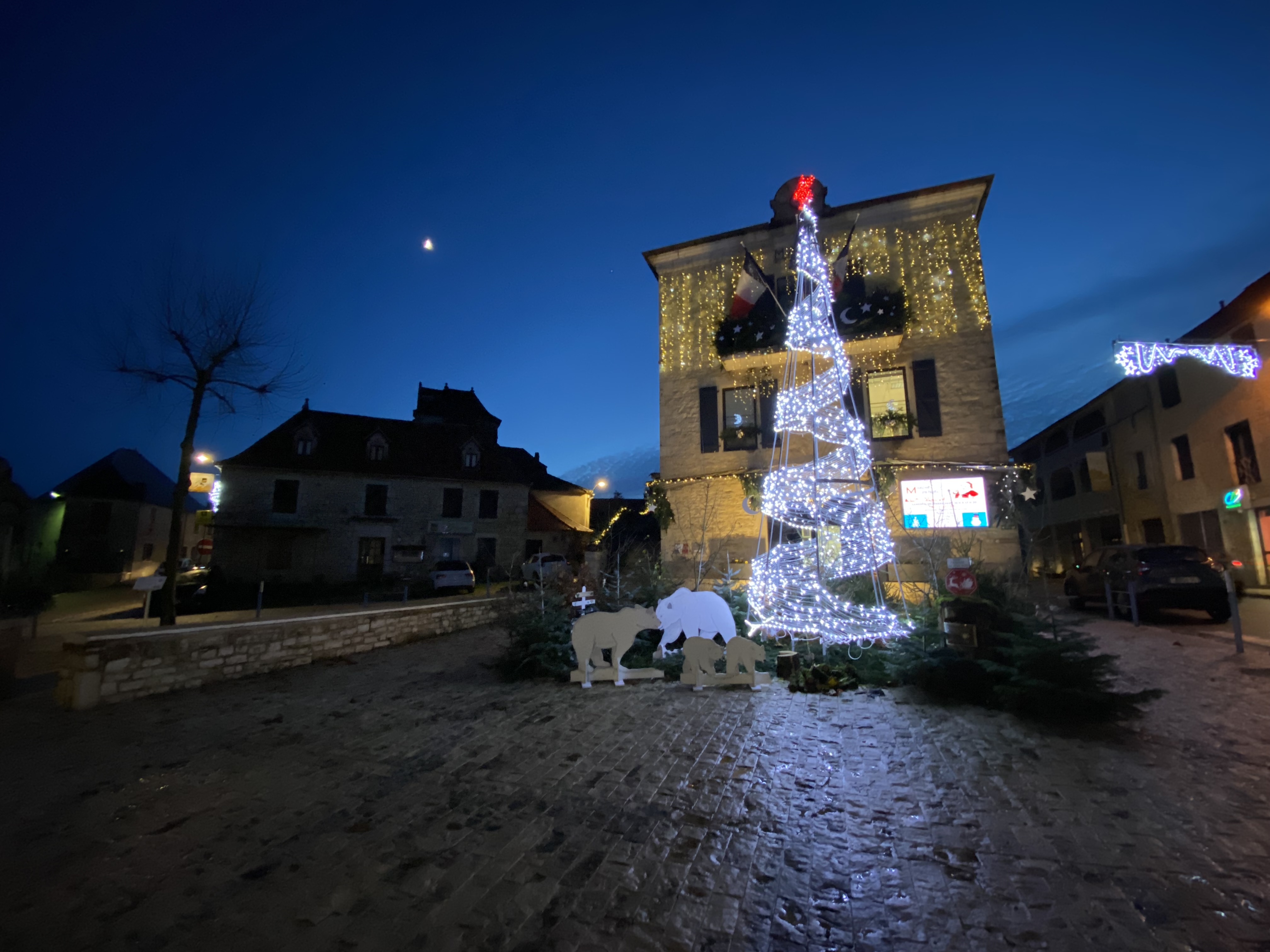Illuminations de Noël à Labastide-Murat  France Occitanie Lot Cœur de Causse 46240