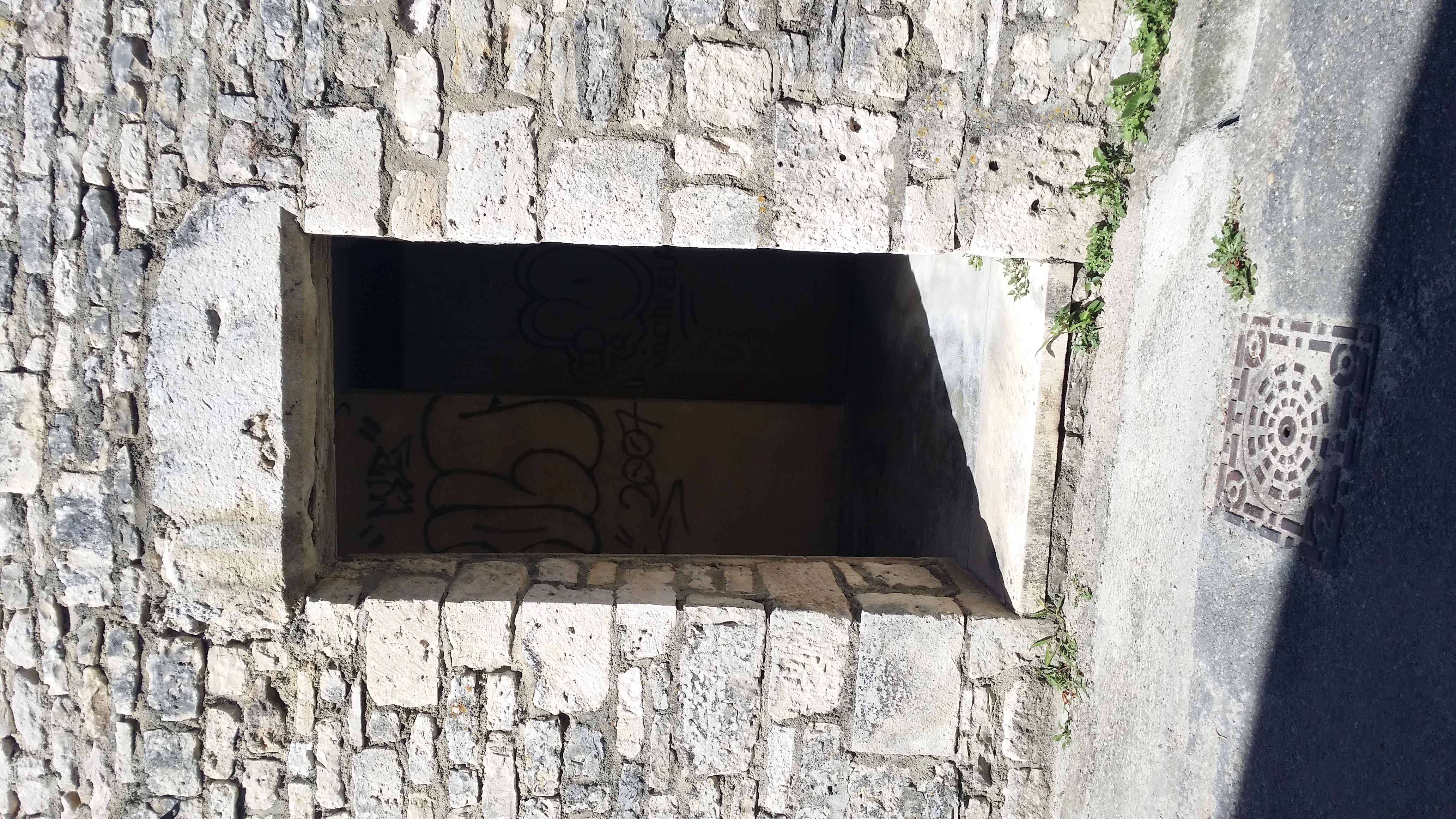 Toilettes publiques Rue du sol