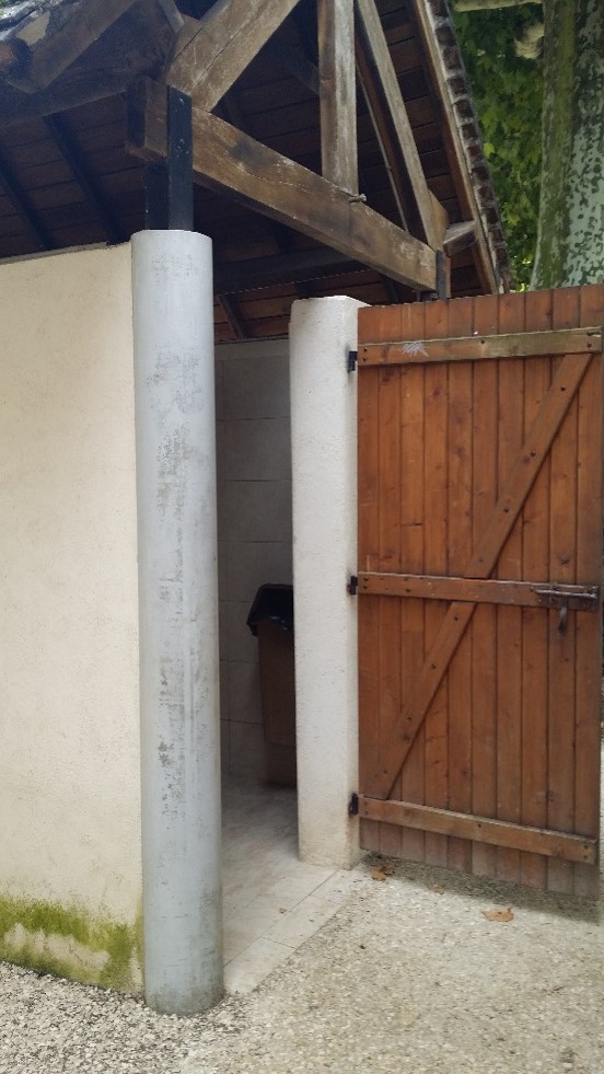 Toilettes de la place du village