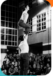 Festival de Saint-Céré dans l'Art-Rue :  Spectacle Etrange.R – Cie Terre à plumes