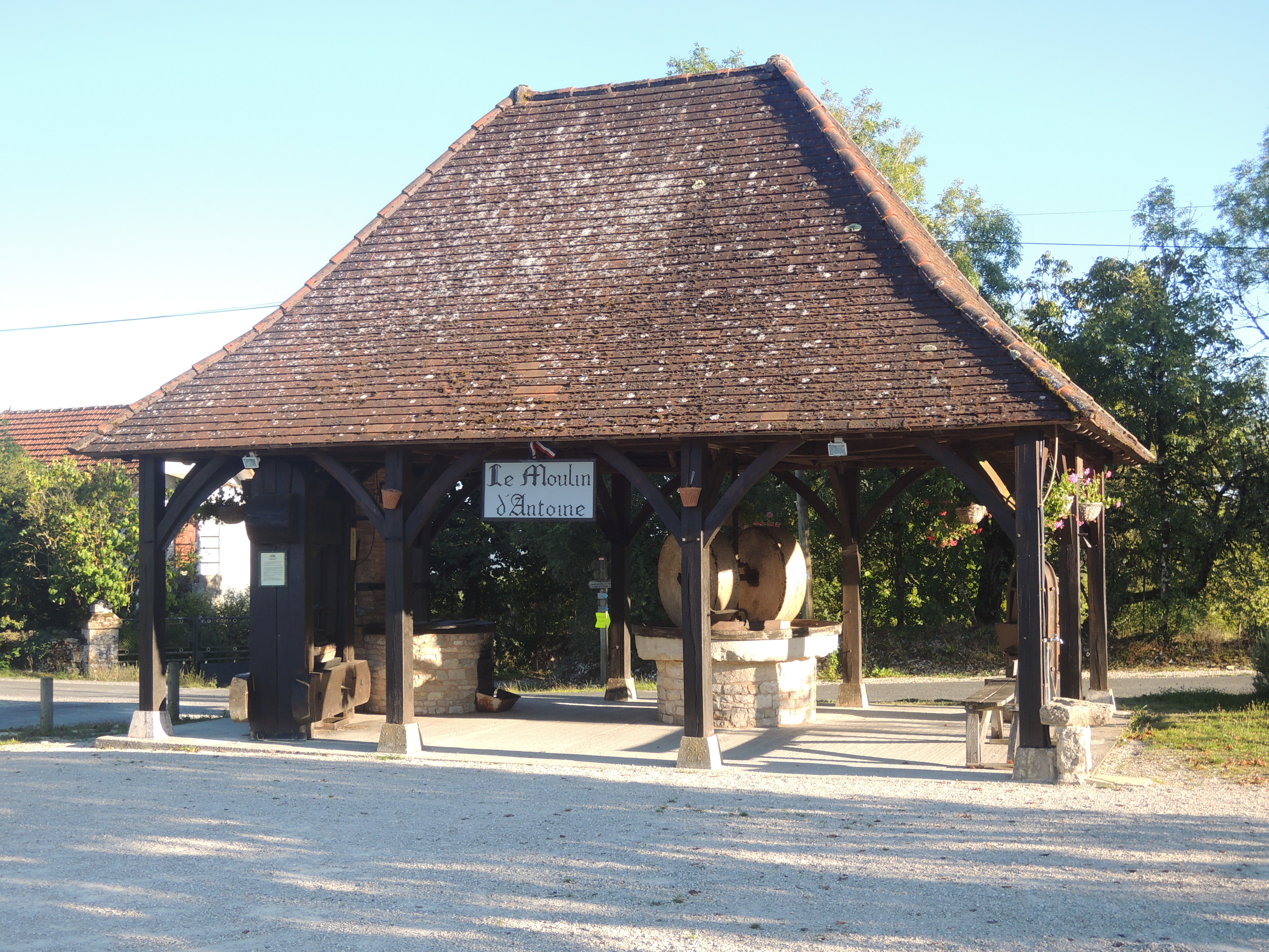 Photo 3