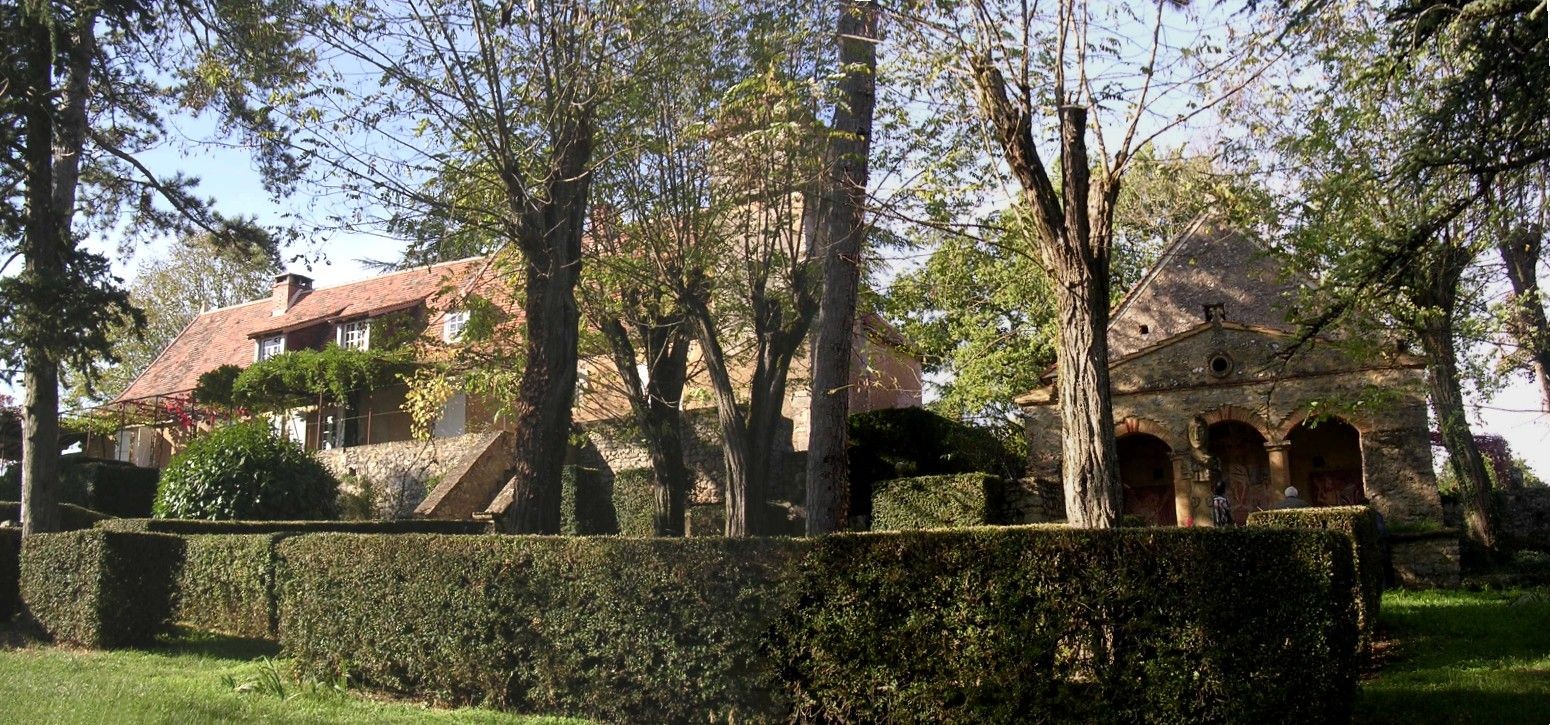 Maison Bissière-Vue du jardin coté sud, maison et oratoire
