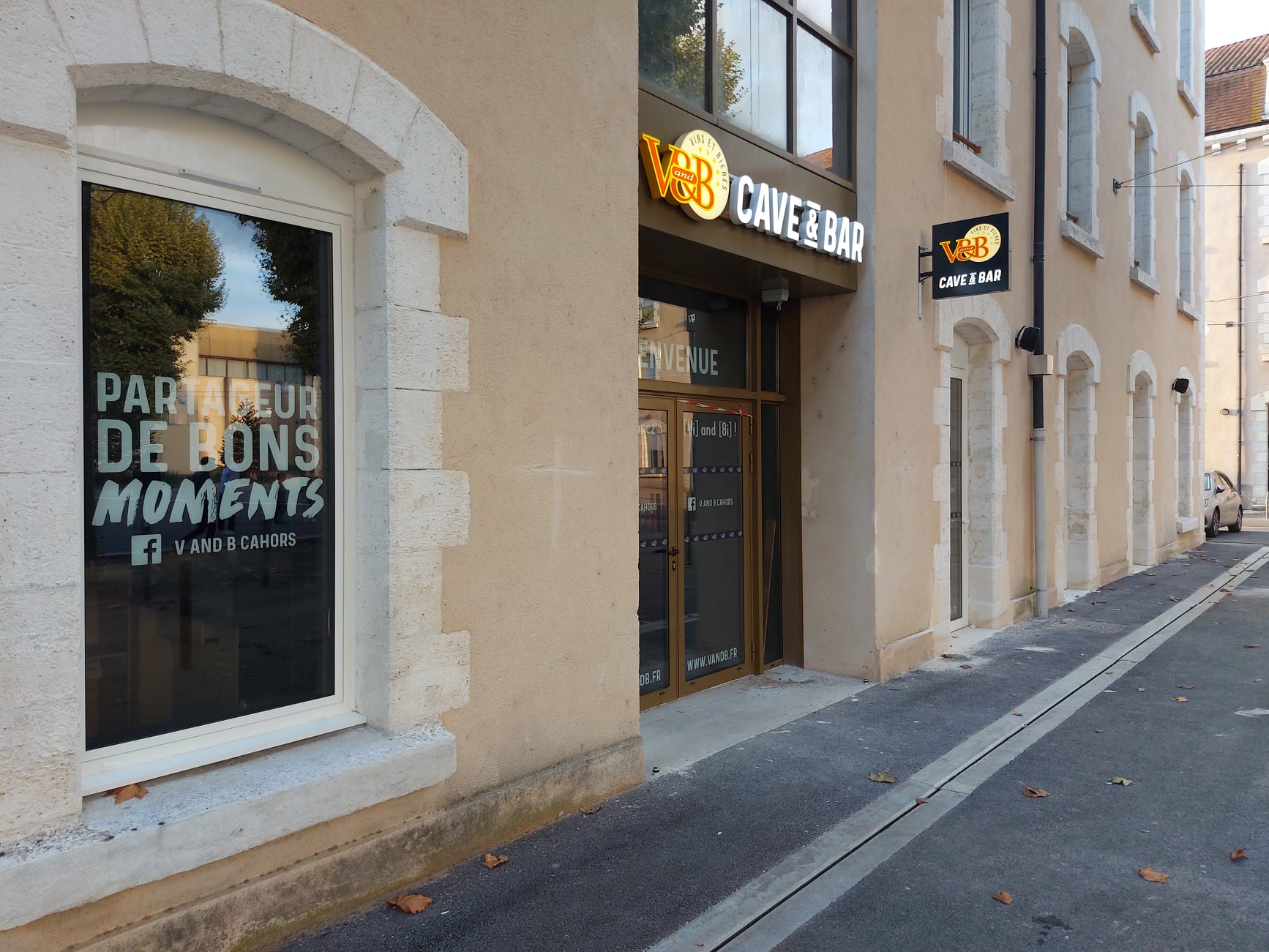 V and B Cahors