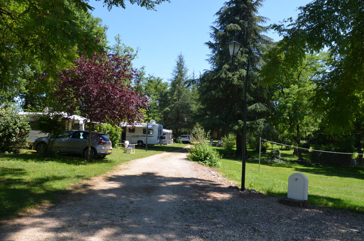 Aire du Camping Le Ch'timi  France Occitanie Lot Touzac 46700