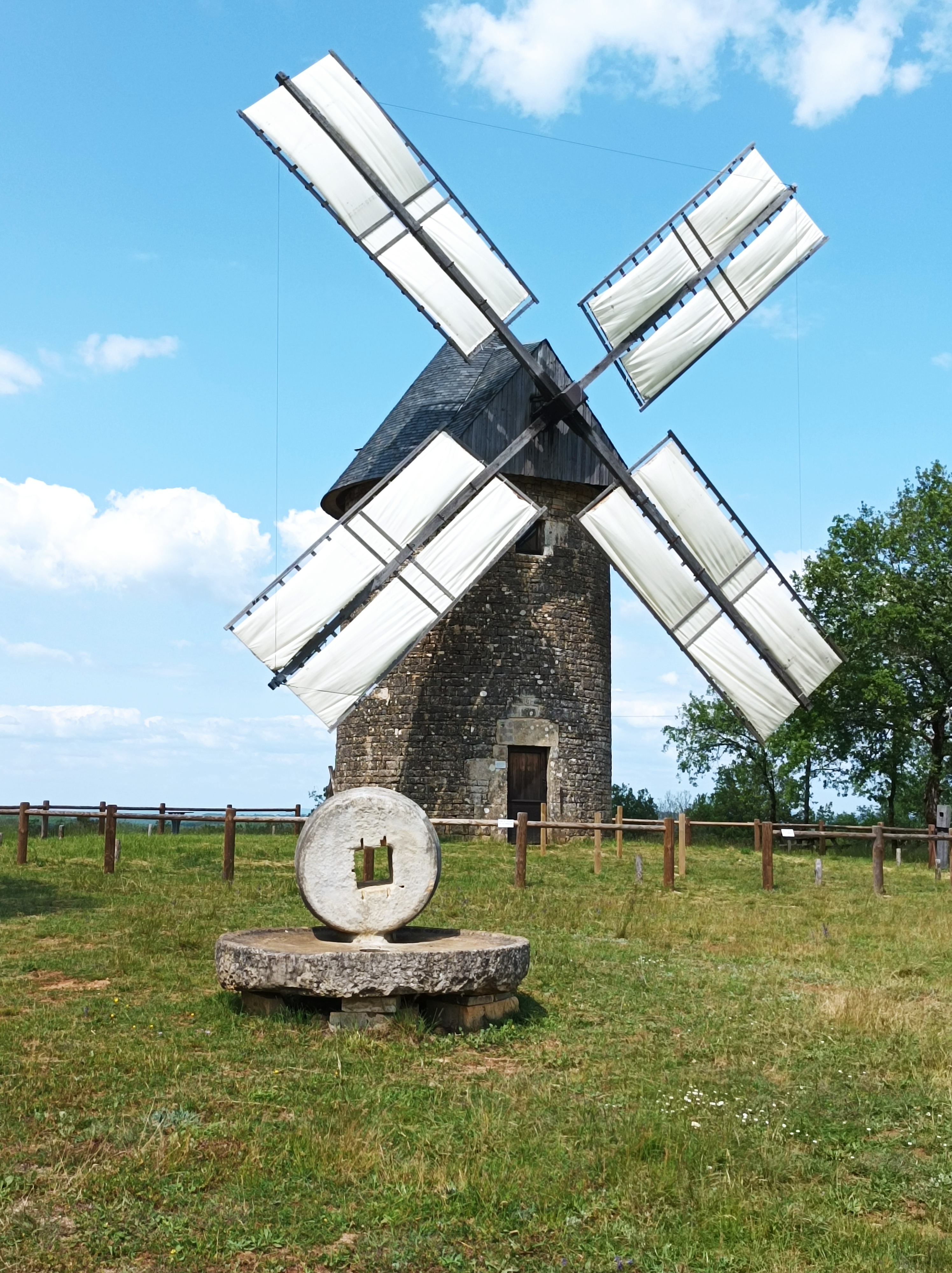Figeac : Le moulin à vent tournera