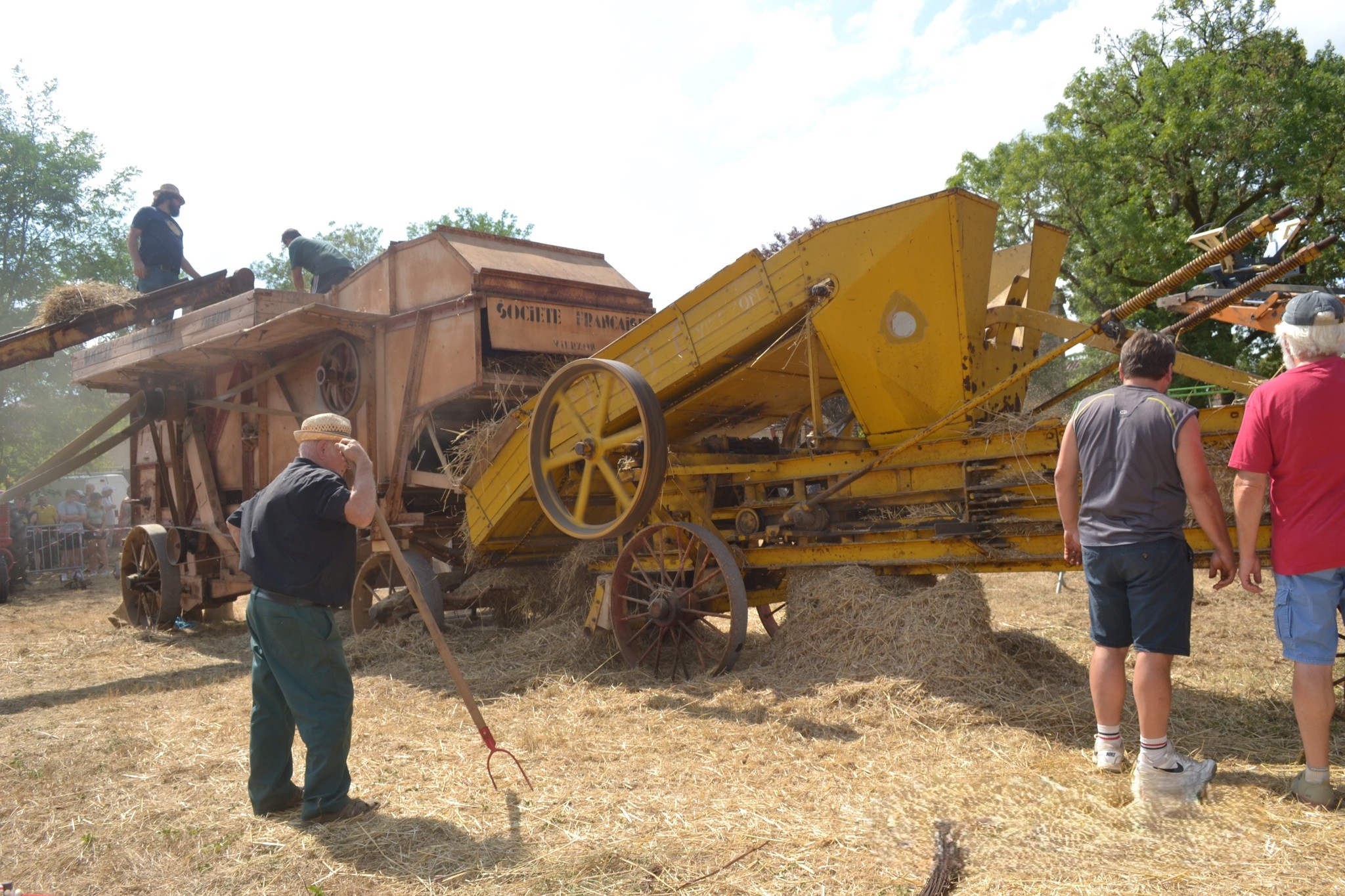 Figeac : Battage à l'ancienne à Beauregard