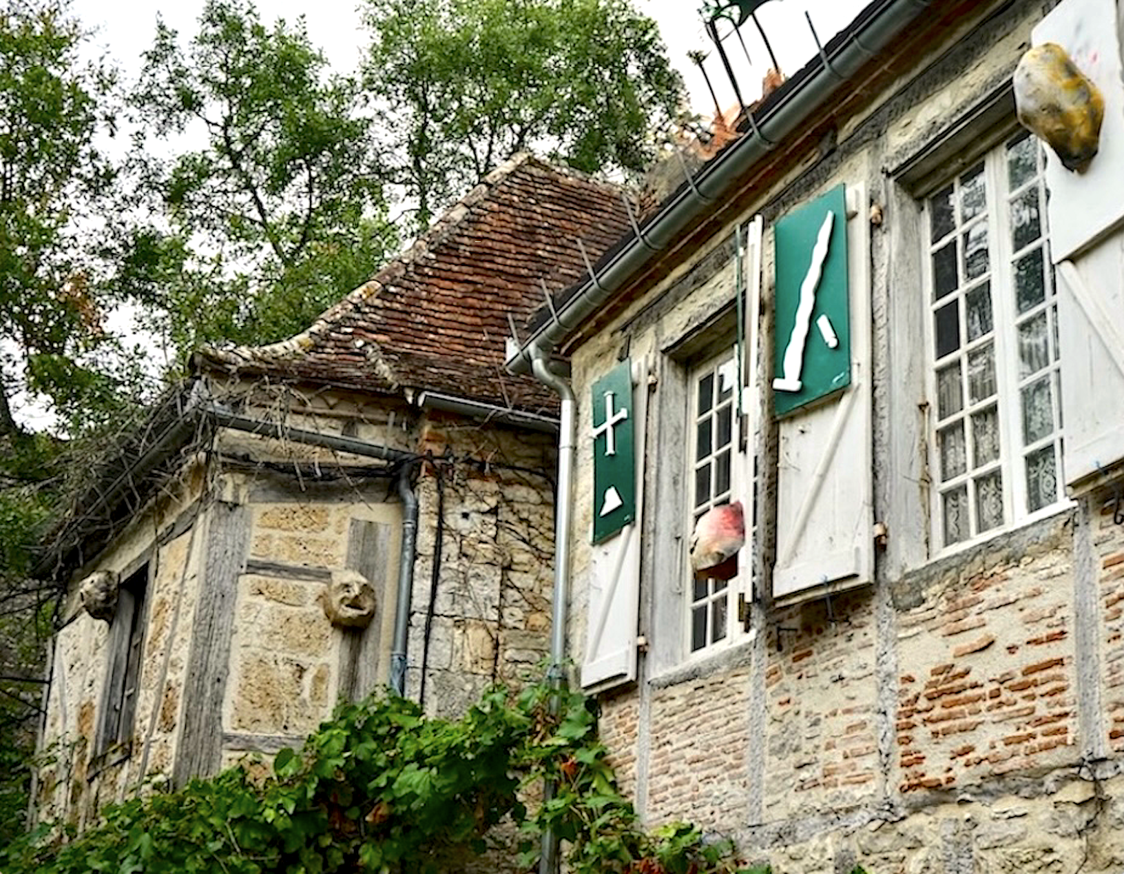 Figeac : Exposition de l'Altrange - la maison des masques