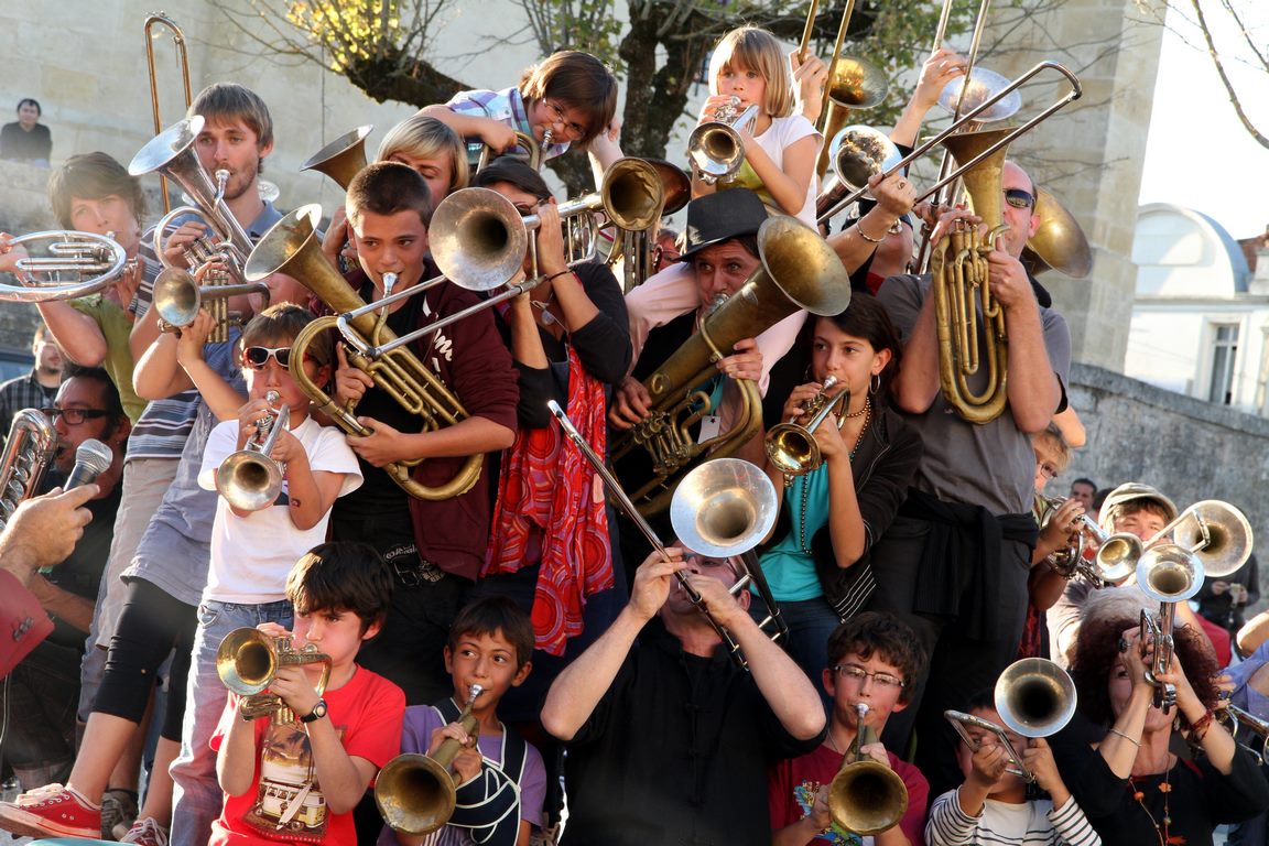 Figeac : Festiv'Arts - la fanfare de la touffe